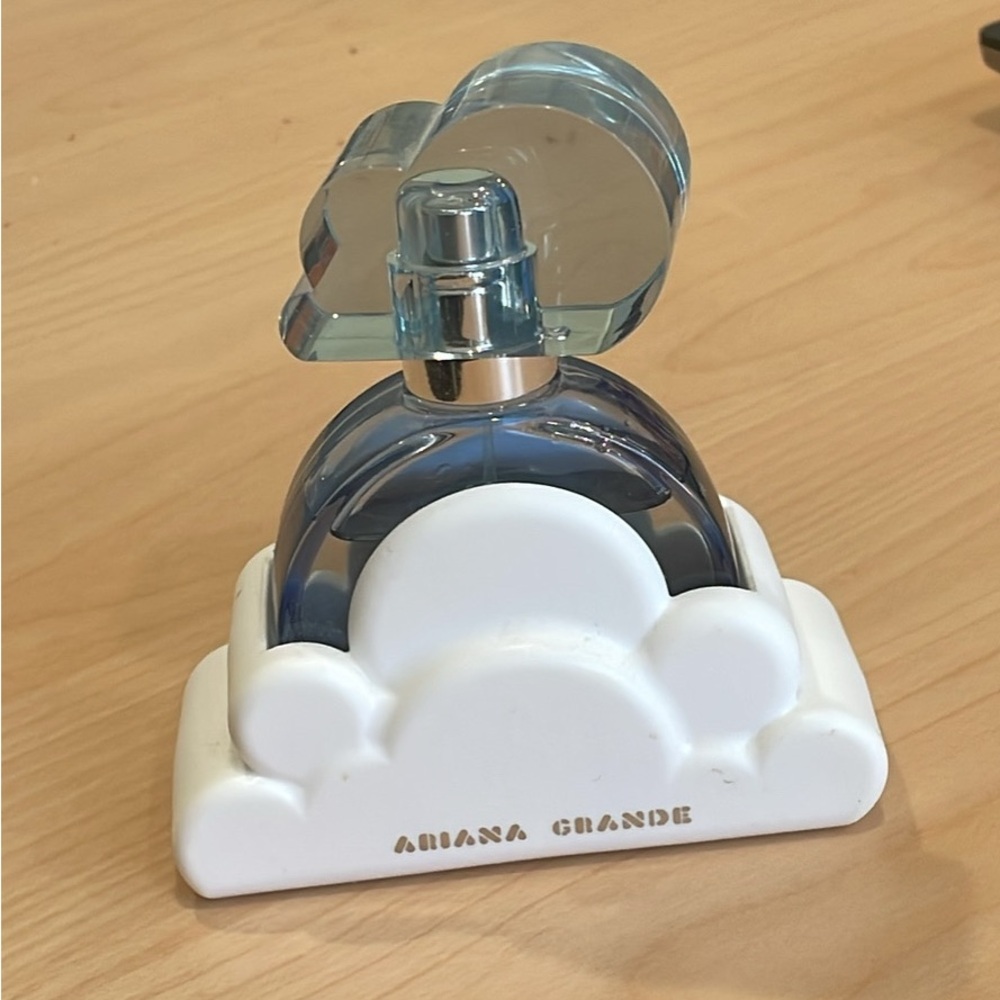 Ariana Grande Cloud Perfume